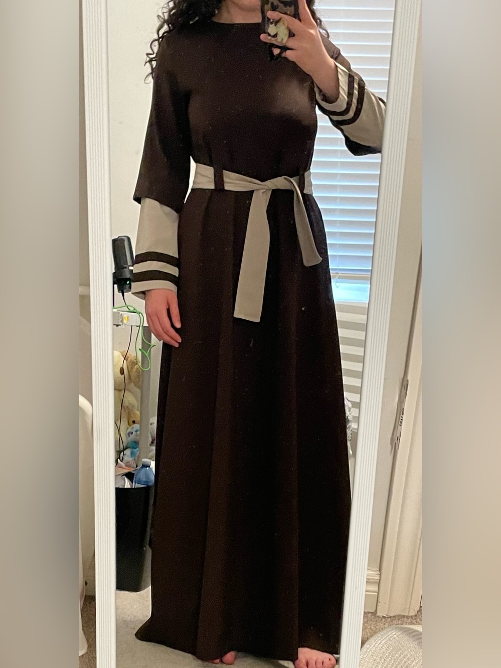 Elegant Brown Maxi Dress with Contrasting Cuffs and Waist Tie